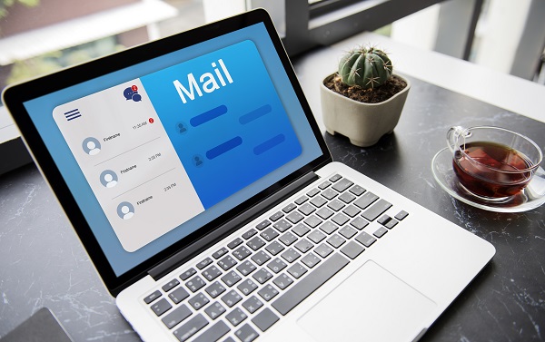 imagen de notebook mostrando un e-mail